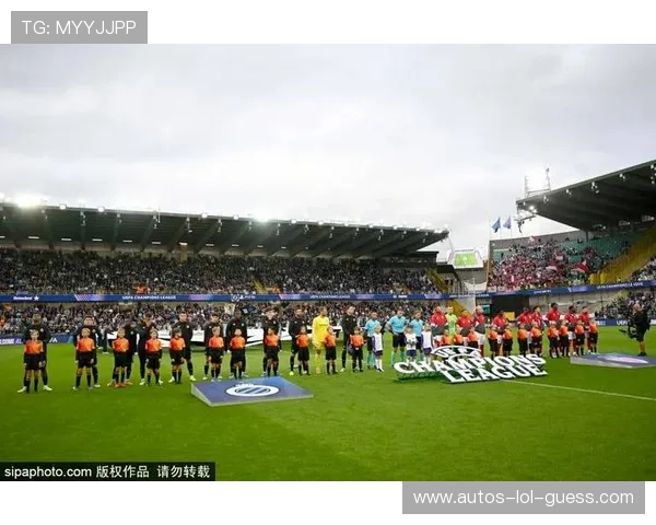 足球场上突发意外球星受伤瞬间紧急救援全程视频曝光