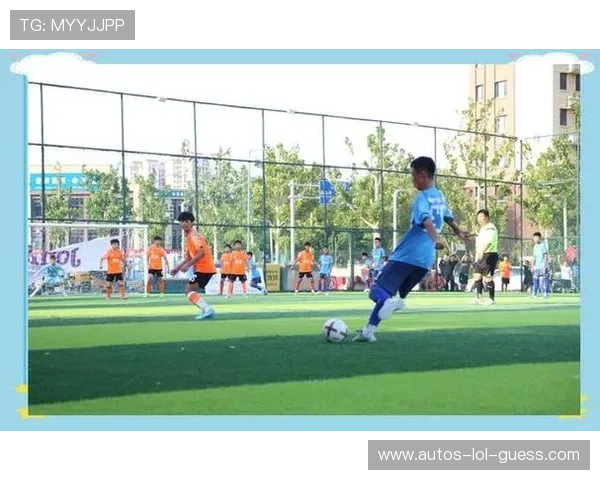 足球巨星驰骋绿茵场与热情观众共同见证荣耀时刻 足球巨星驰骋绿茵场与热情观众共同见证荣耀时刻